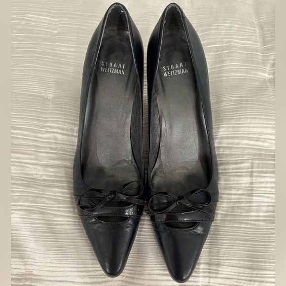STUART WEITZMAN kitten heel pumps size 8.5 black bow at the toe timeless chic - Picture 1 of 7